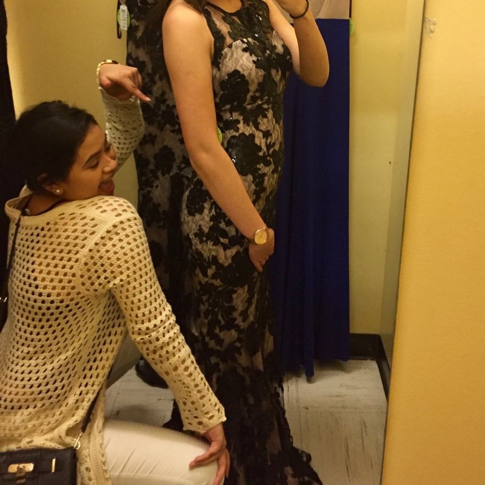 Lace Form-fitting Prom Dress - Picture 6 of 7